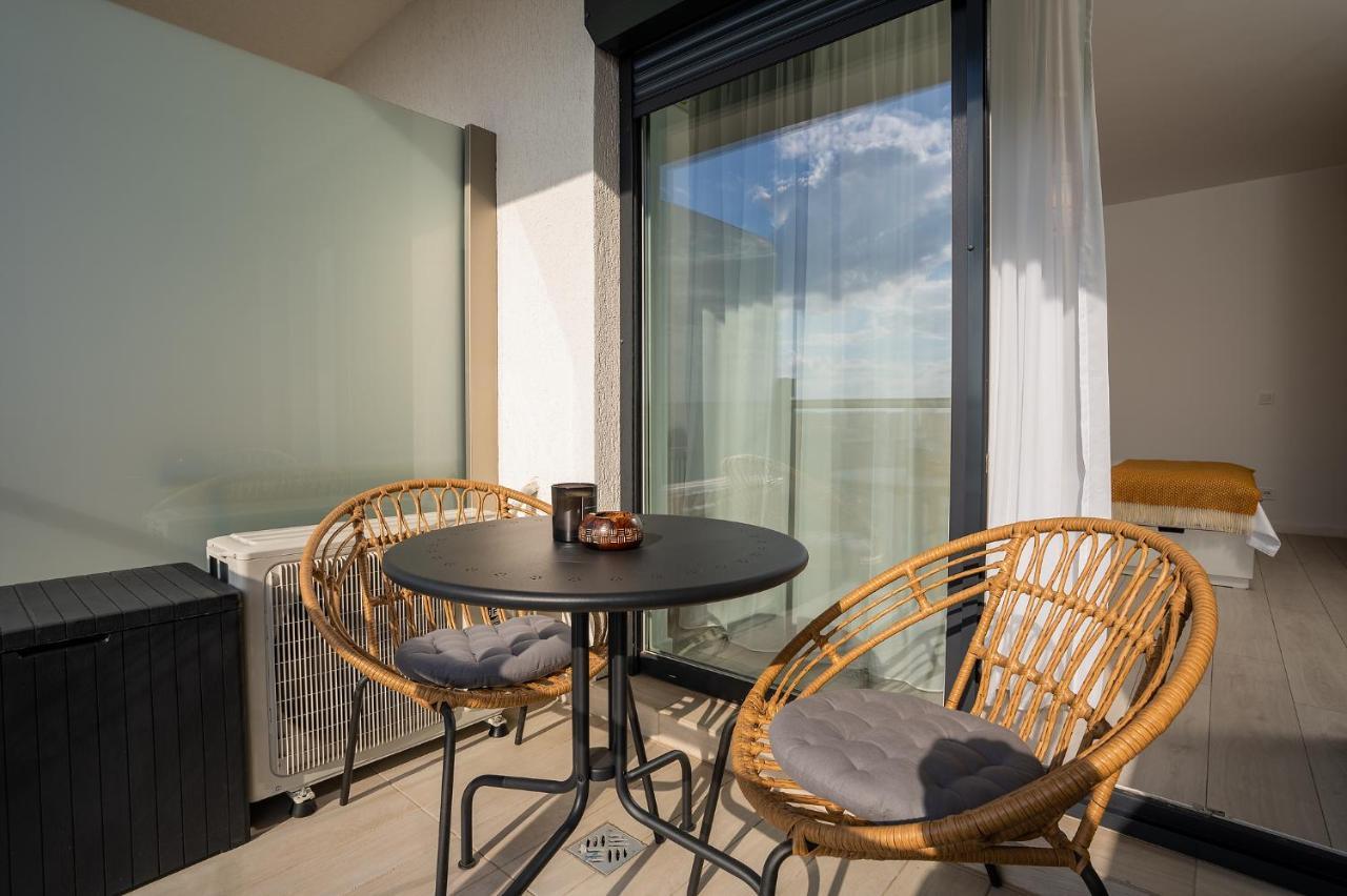 Moon Plaza Deluxe Studios บูคาเรสต์ ภายนอก รูปภาพ