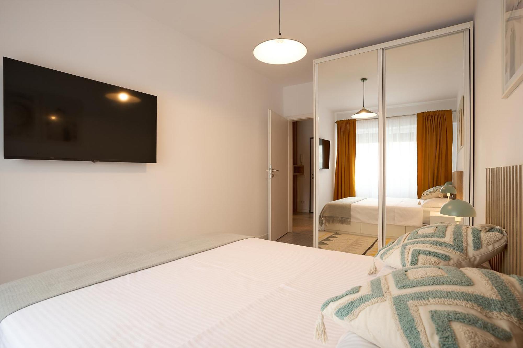 Moon Plaza Deluxe Studios บูคาเรสต์ ภายนอก รูปภาพ