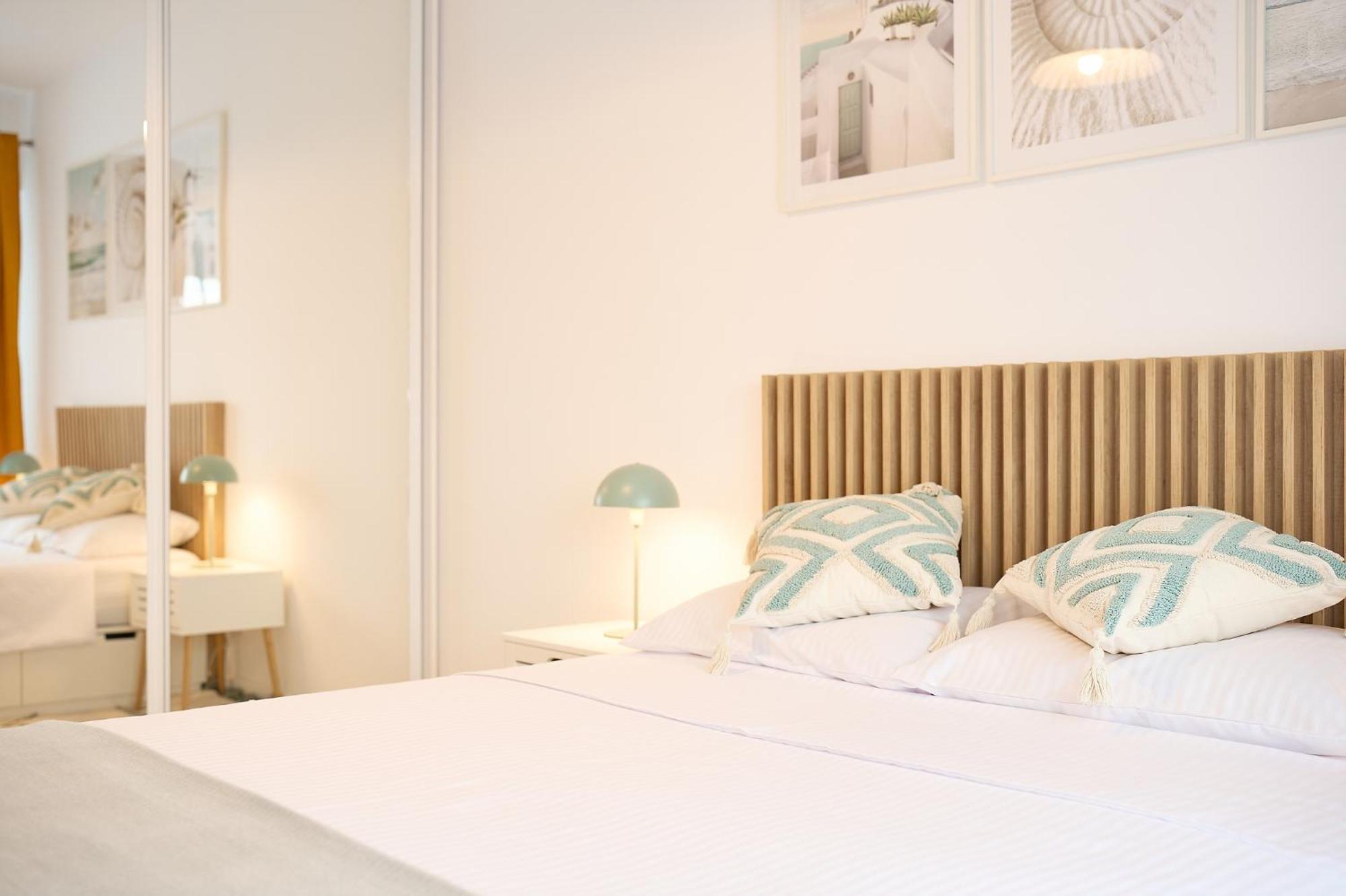 Moon Plaza Deluxe Studios บูคาเรสต์ ภายนอก รูปภาพ