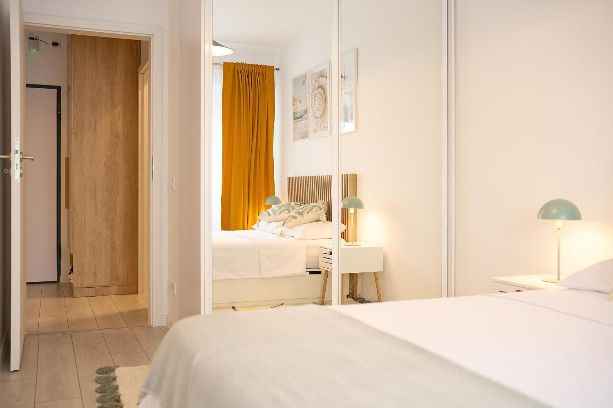 Moon Plaza Deluxe Studios บูคาเรสต์ ภายนอก รูปภาพ
